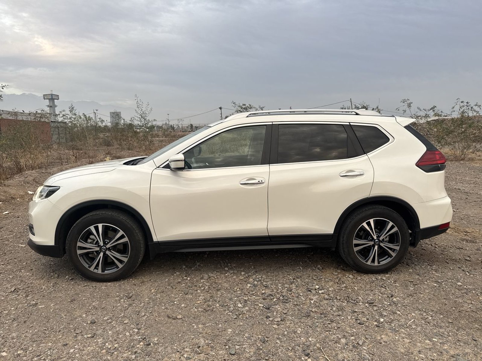 Nissan X-trail 2.5 Advance 4x2 3row Cvt At 5p 2021 - Foto 4 de 8