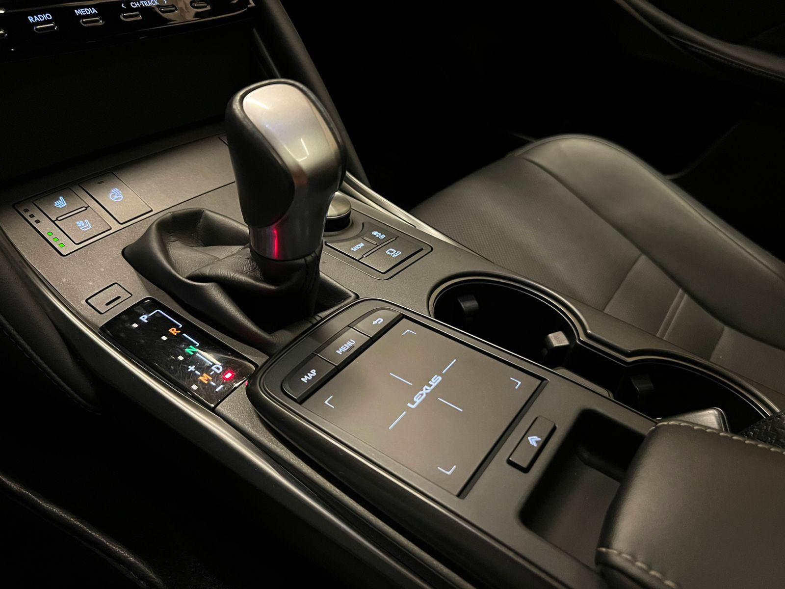 LEXUS IS 300 2024 - Imagen 19 de 20