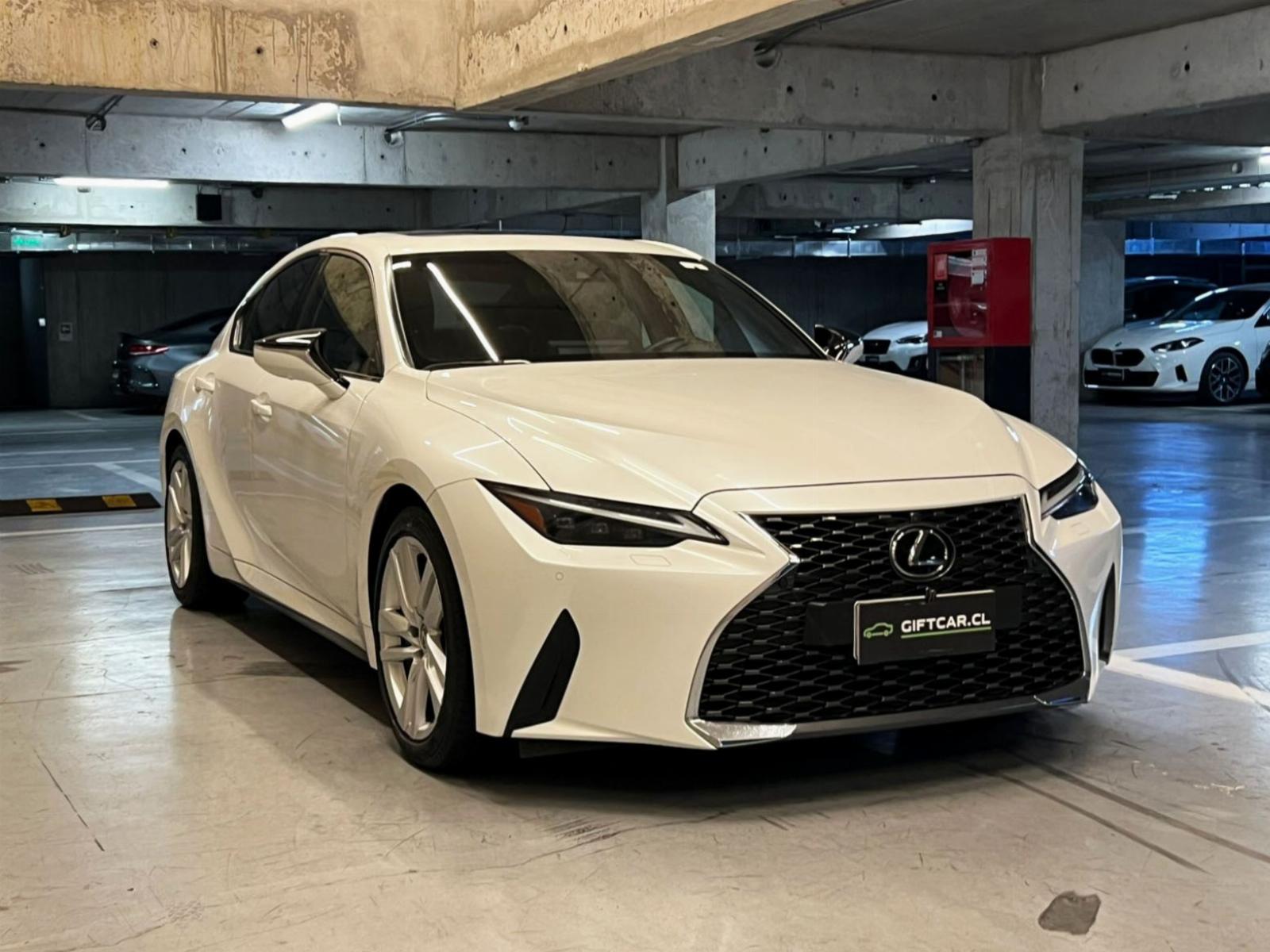 Lexus IS 300 2024 - Foto 2 de 20