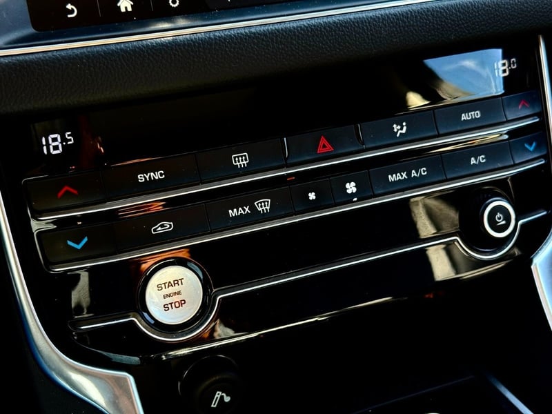 Jaguar XF PRESTIGE 2.0 TURBO 2021 - Imagen 13 de 17