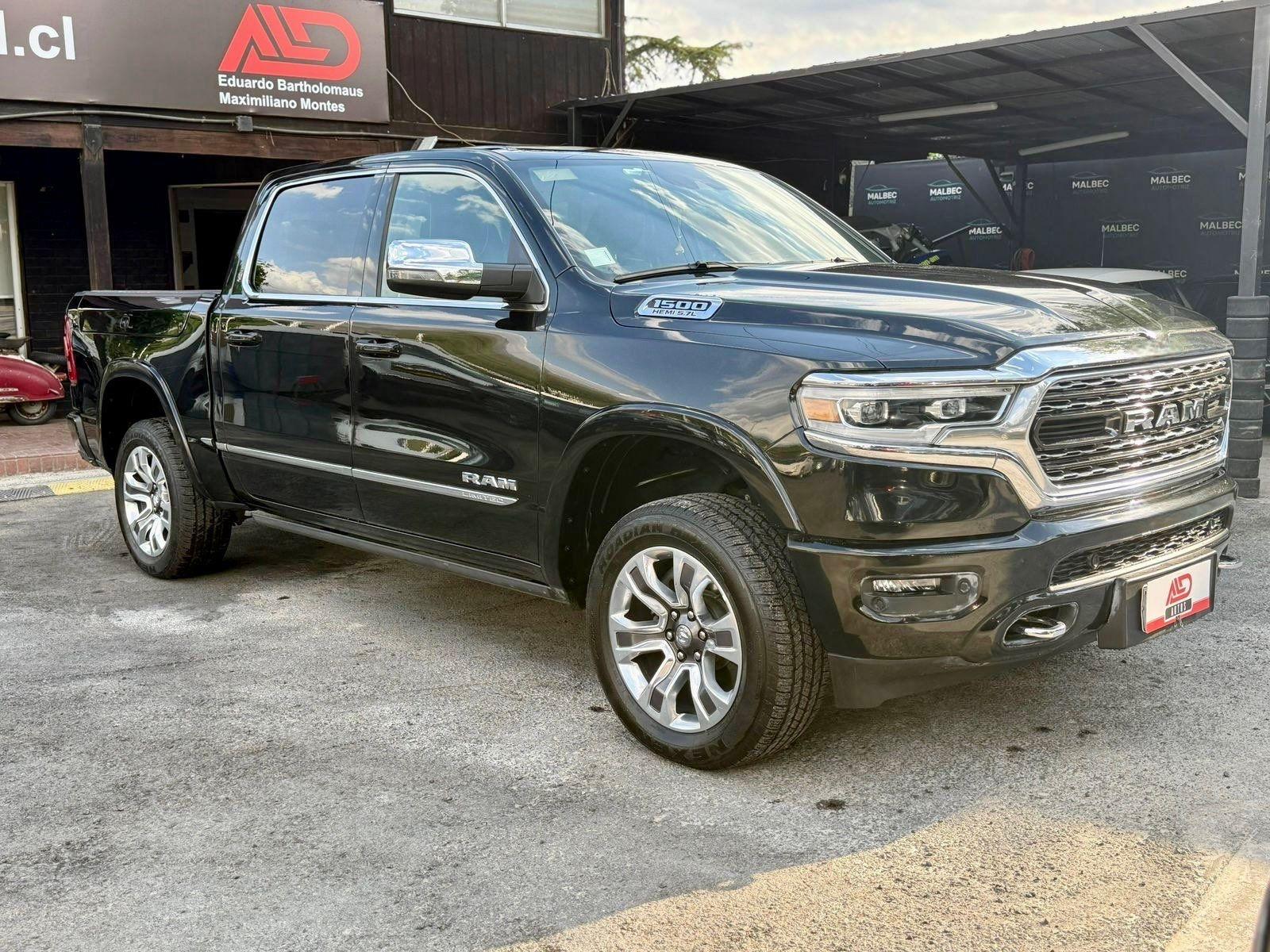 RAM 1500 LIMITED 4X4 2024 - Foto 3 de 20