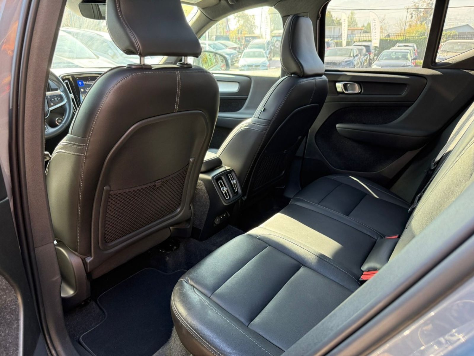 VOLVO XC40 D4 AWD MOMENTUM PLUS 2020 - Imagen 18 de 20