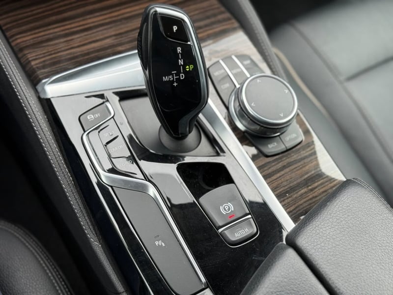 BMW 530I LUXURY 2.0 2018 - Imagen 14 de 18