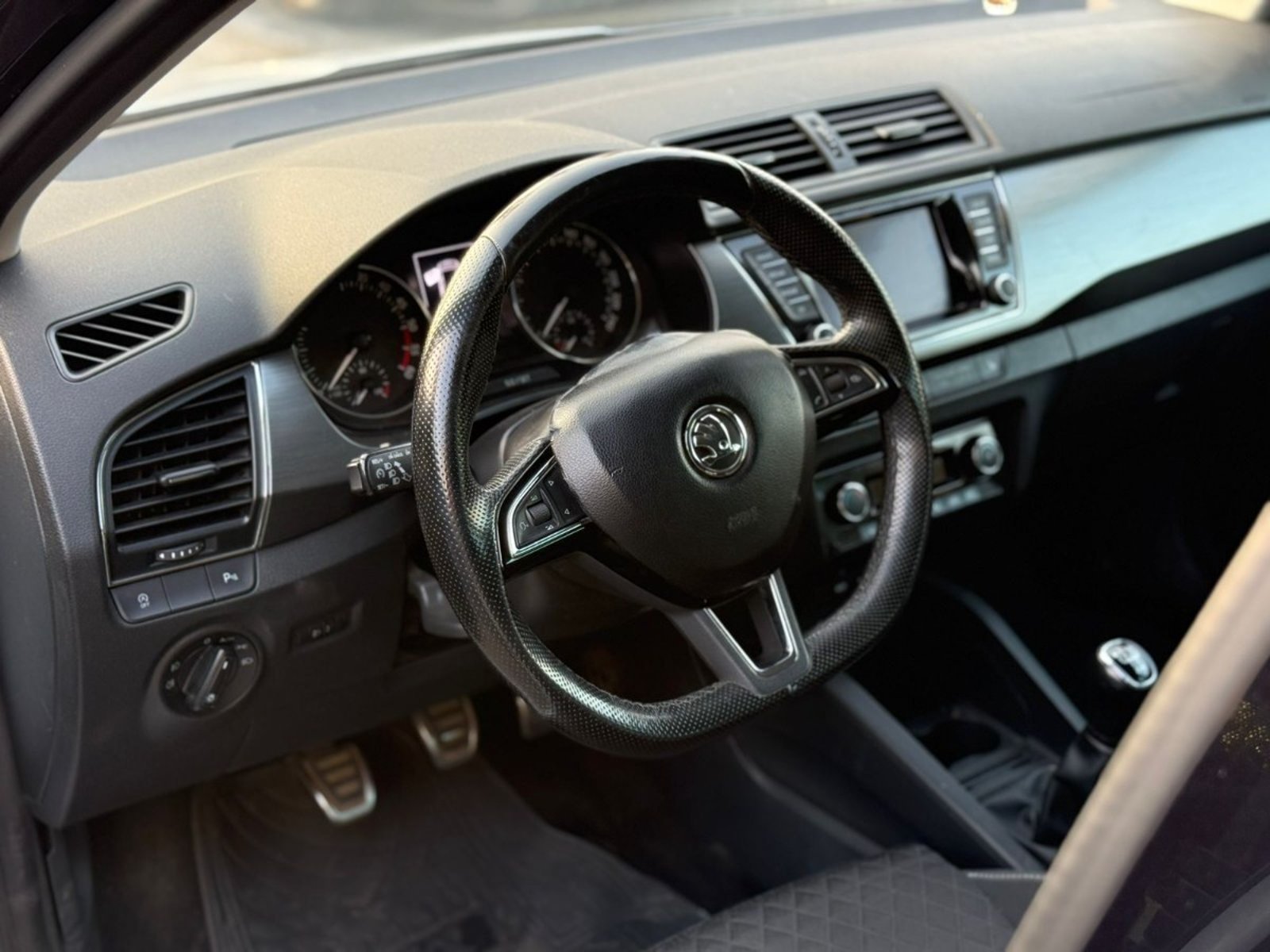 SKODA FABIA TDI 1.4 MT 2018 - Imagen 8 de 17