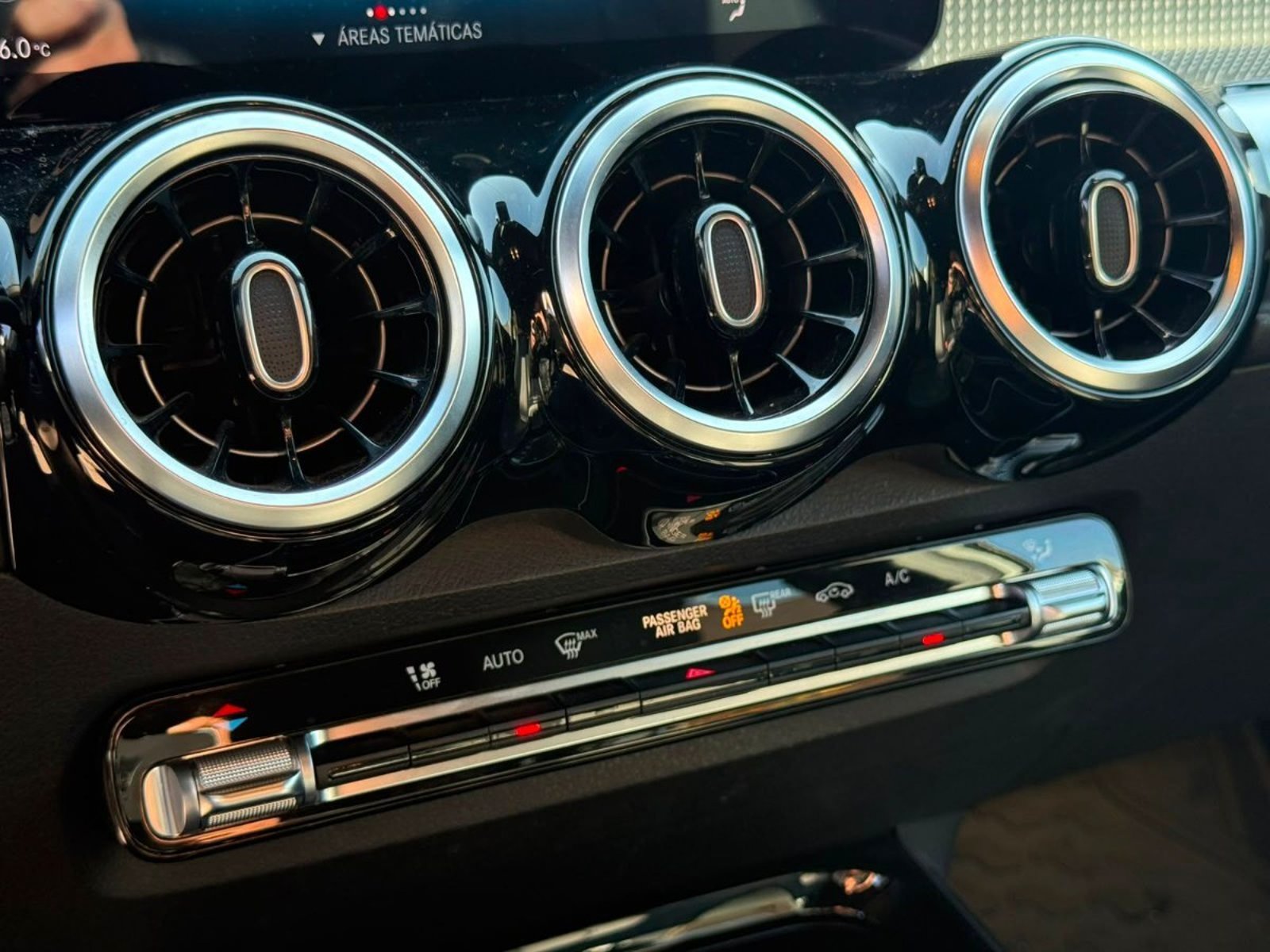 MERCEDES-BENZ GLB 200 2023 - Imagen 15 de 18