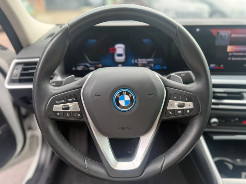 BMW 330 E HIBRIDO 2024 - Imagen 10 de 18