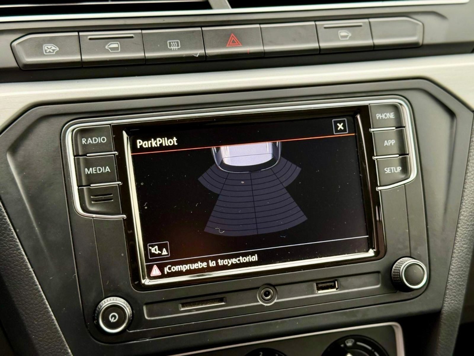 Volkswagen GOL HIGHLINE 1.6 MT 2020 - Imagen 13 de 17