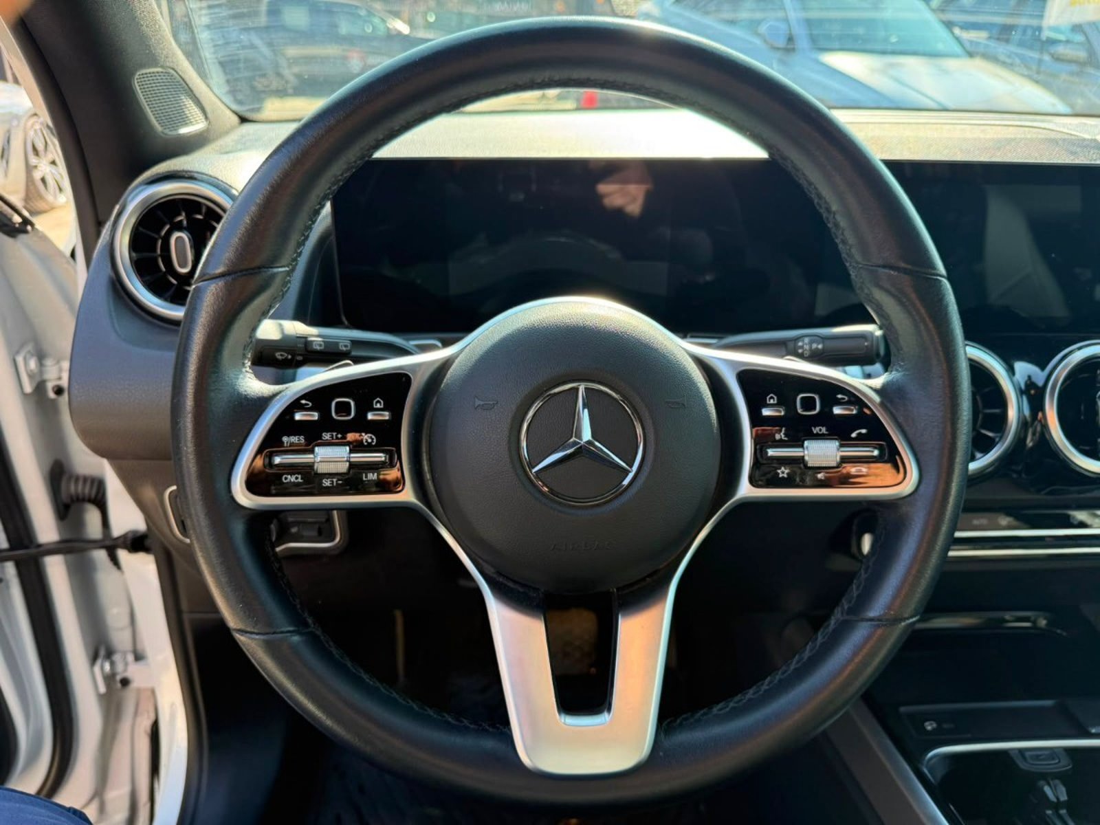 MERCEDES-BENZ GLB 200 2023 - Imagen 11 de 18