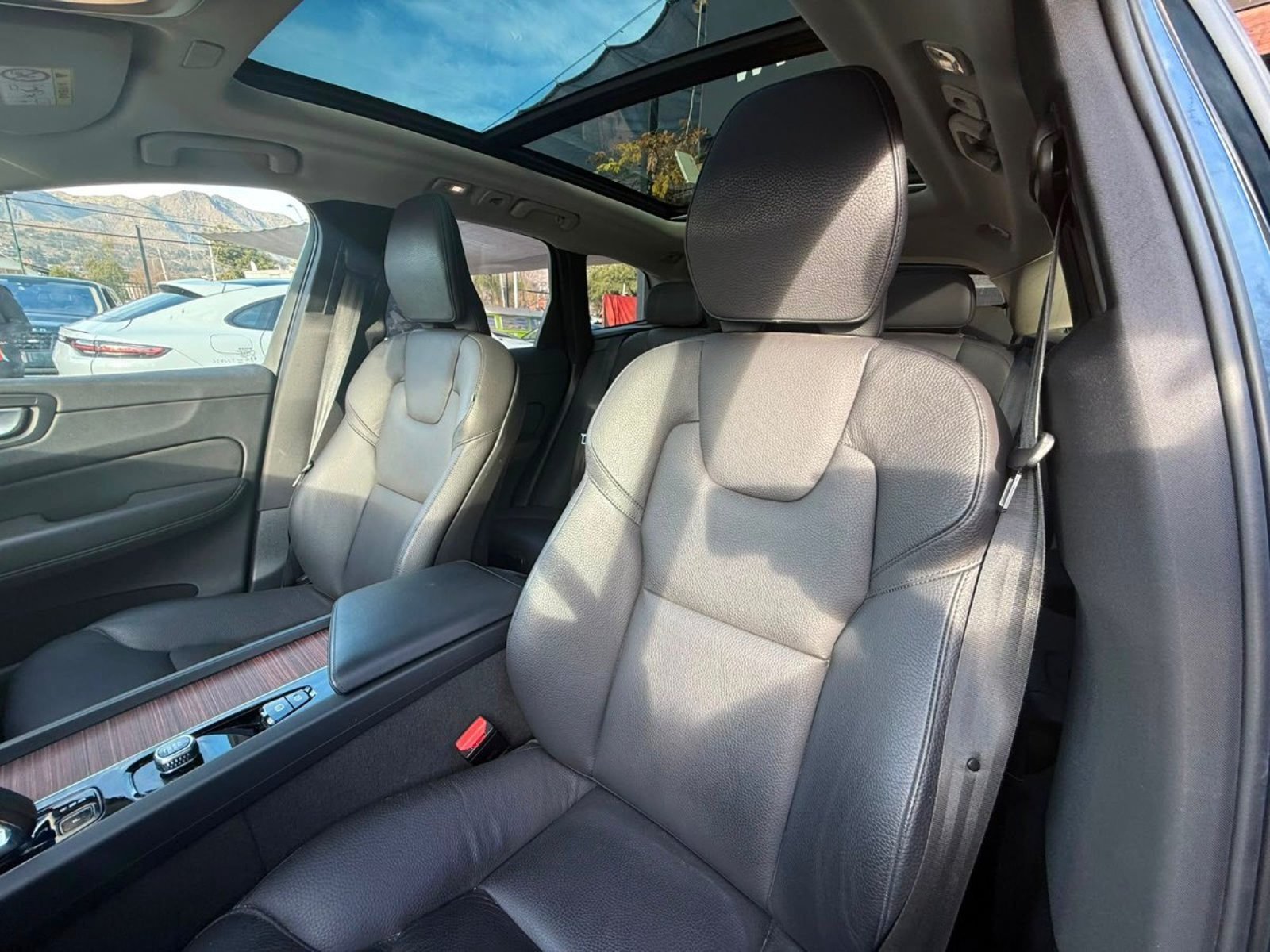 Volvo XC60 2.0 B5 AWD 2024 - Imagen 18 de 20