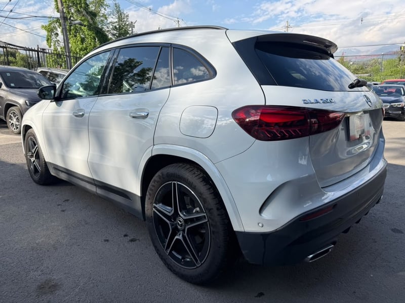 Mercedes-Benz GLA 200 2024 - Imagen 6 de 16