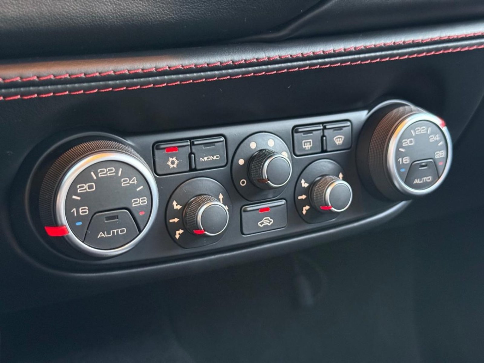 FERRARI 488 GTB 2016 - Imagen 15 de 20