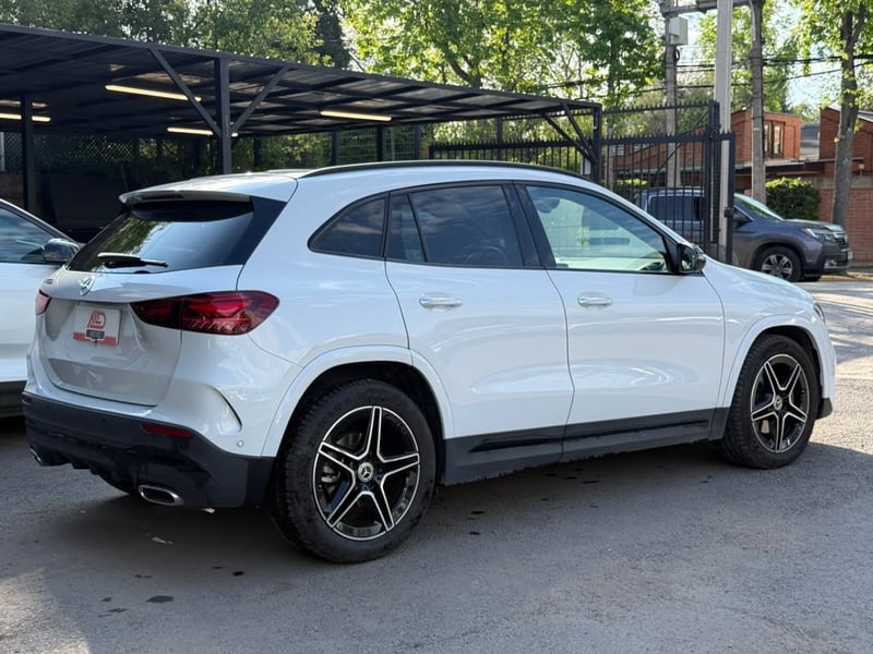 Mercedes-Benz GLA 200 2024 - Imagen 4 de 16