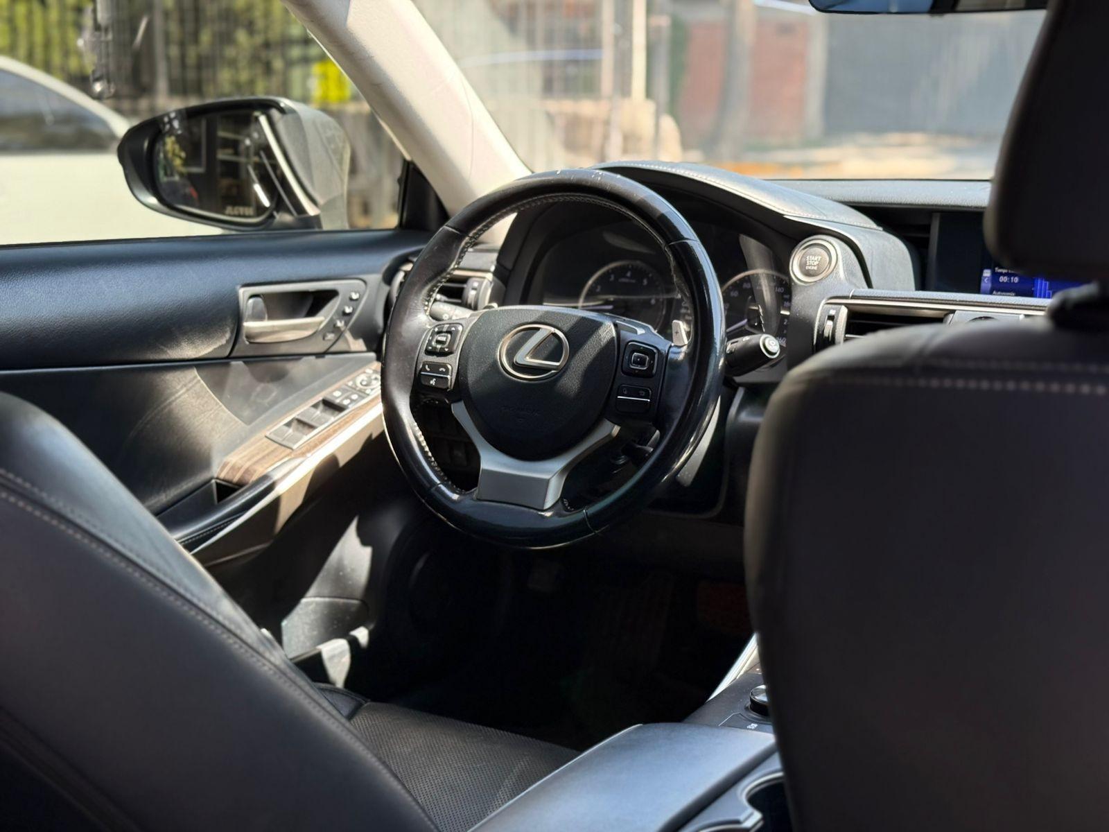 LEXUS IS 200 2.0 TURBO 2017 - Imagen 18 de 20
