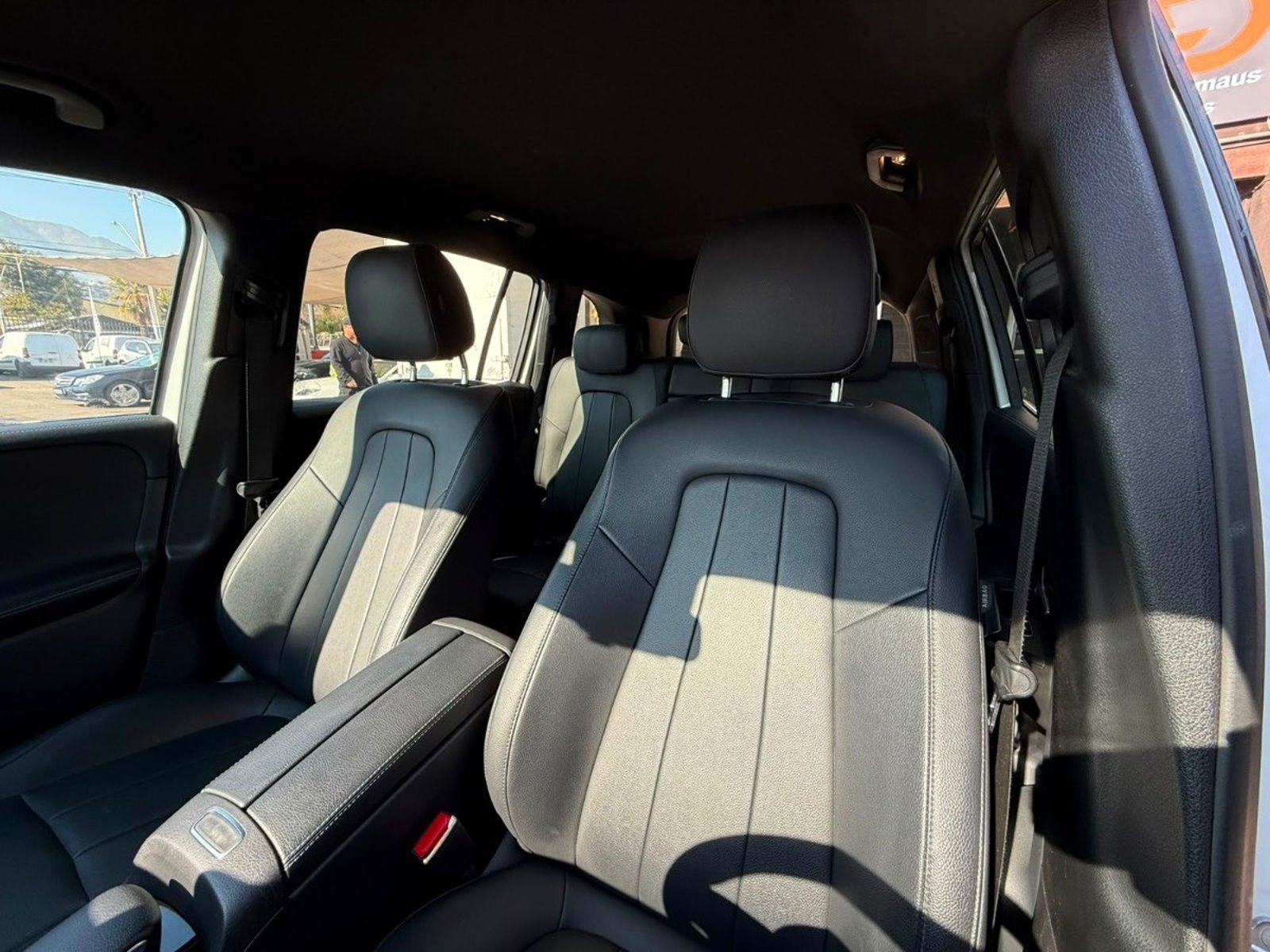 MERCEDES-BENZ GLB 200 2023 - Imagen 17 de 18