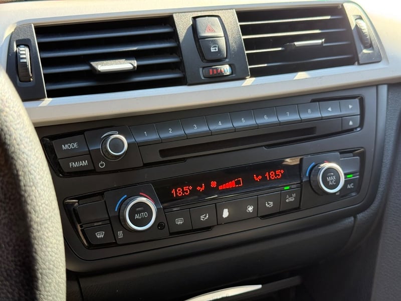 BMW 320 F30 2.0 POCOS KMS 2015 - Imagen 12 de 14
