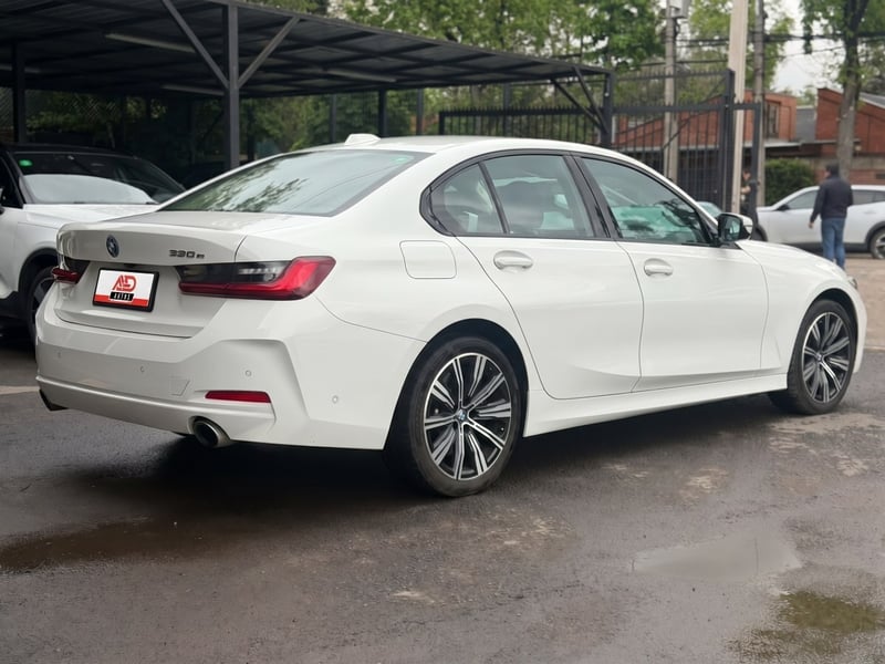 BMW 330 E HIBRIDO 2024 - Imagen 4 de 18