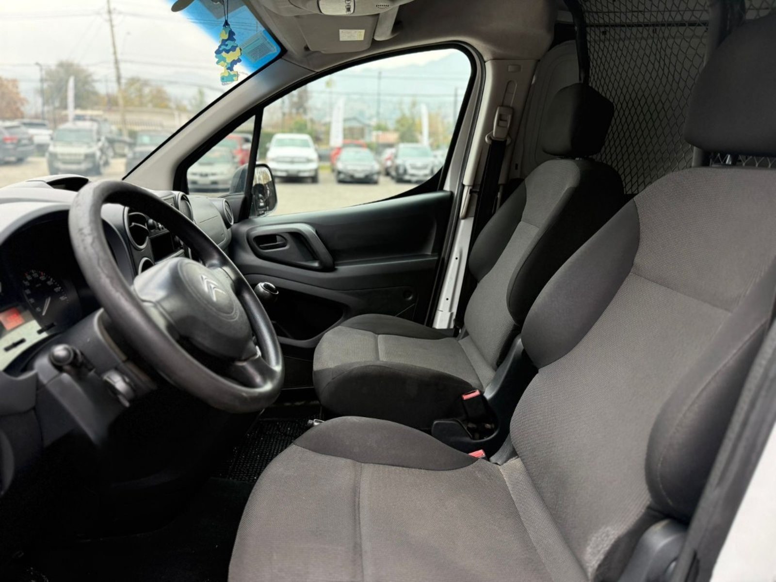 CITROËN BERLINGO 1.6 DIÉSEL 2018 - Imagen 8 de 17