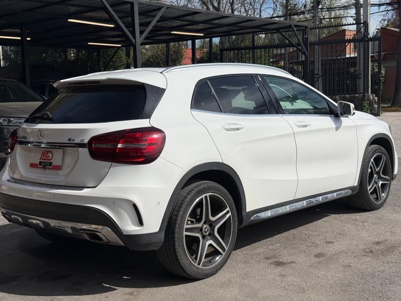 Mercedes-Benz GLA 250 4MATIC 2.0 2020 - Imagen 4 de 14