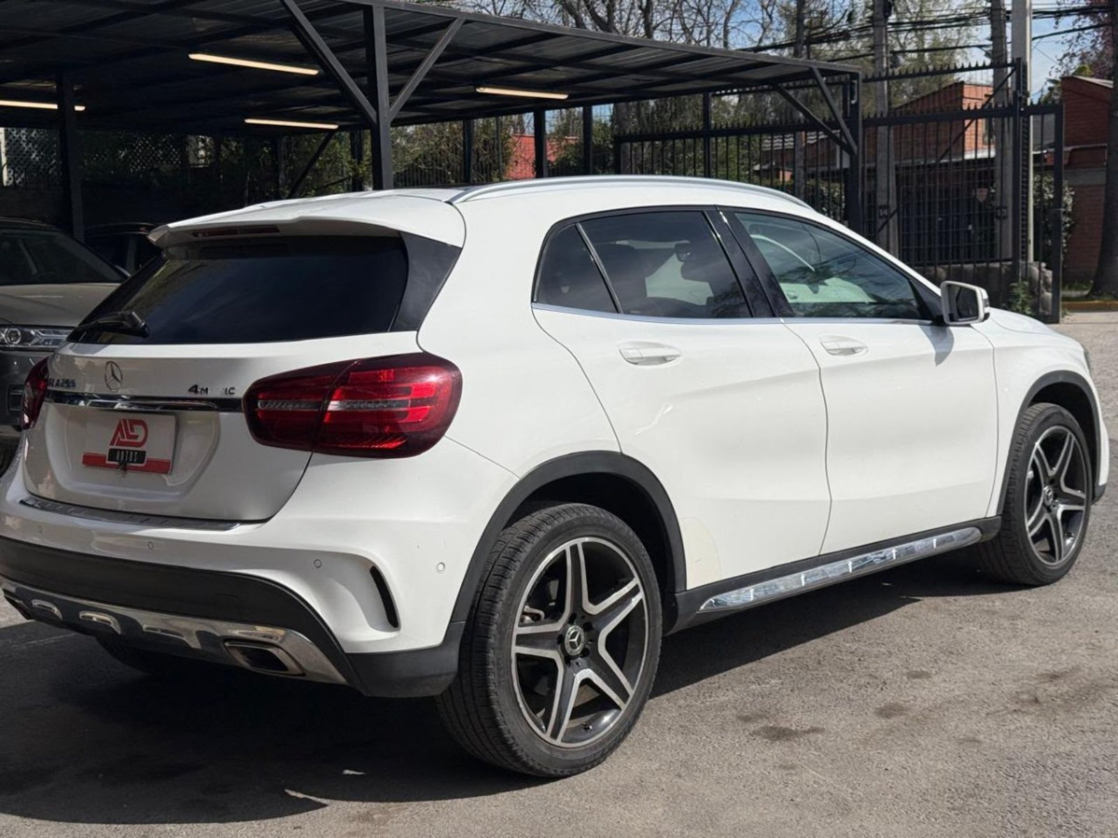 Mercedes-Benz GLA 250 4MATIC 2.0 2020 - Foto 4 de 14