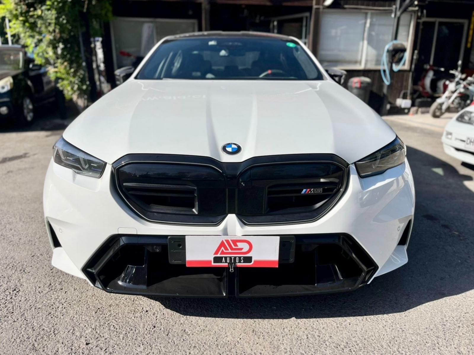BMW M5 4.4 TWIN POWER TURBO HIBRIDO 2025 - Foto 3 de 18