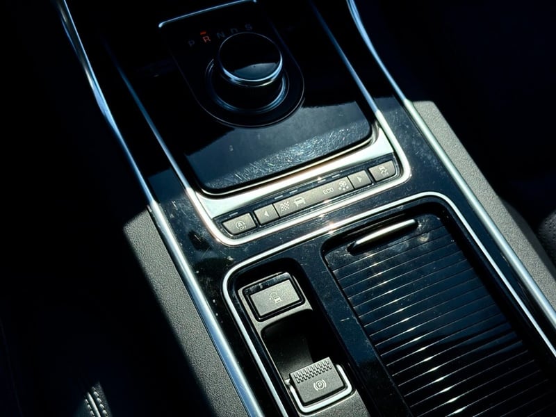 Jaguar XF PRESTIGE 2.0 TURBO 2021 - Imagen 14 de 17