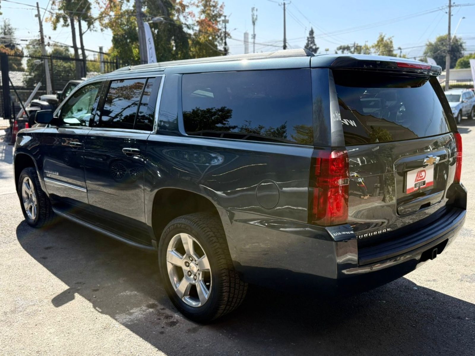 CHEVROLET SUBURBAN LT 5.3 4WD 2019 - Imagen 6 de 20
