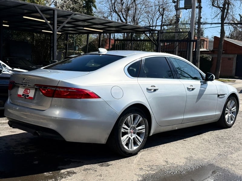 Jaguar XF PRESTIGE 2.0 TURBO 2021 - Imagen 4 de 17