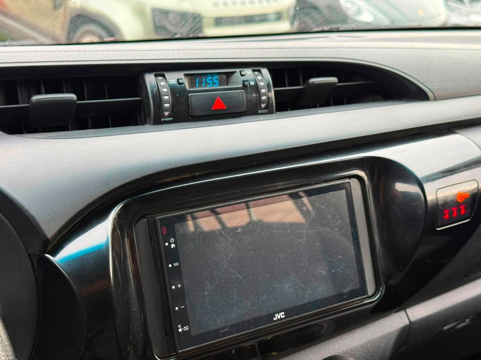 Toyota HILUX DX 4X4 MT 2.4 2023 - Imagen 12 de 17