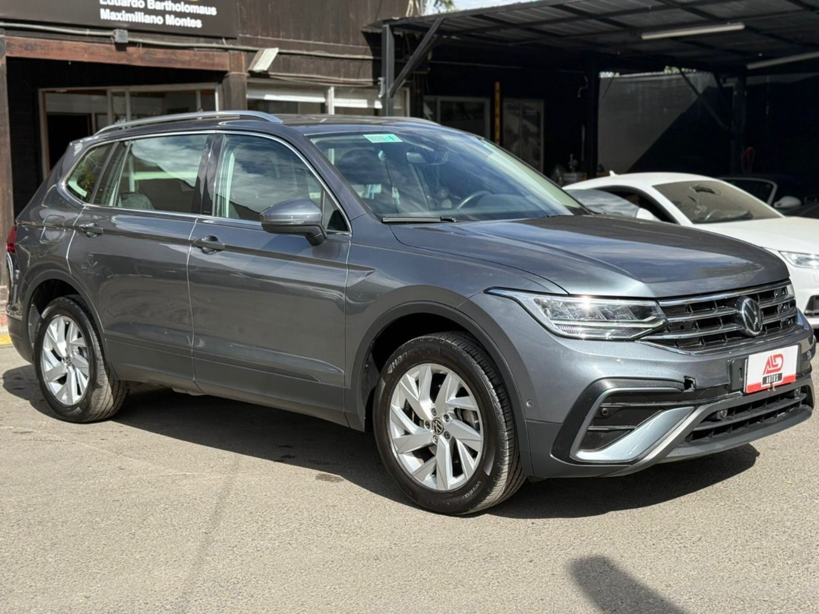 VOLKSWAGEN TIGUAN COMFORTLINE 1.4T 2024 - Imagen 3 de 18