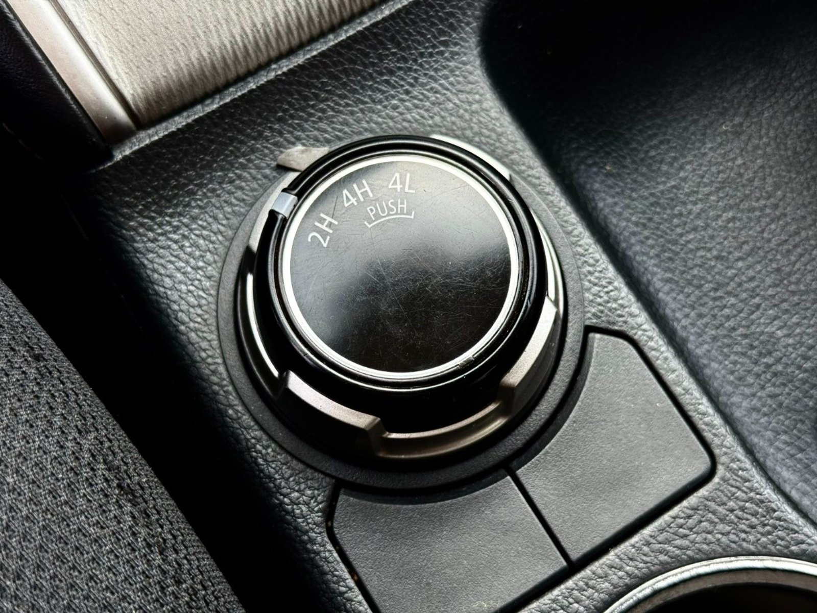 MITSUBISHI L200 DAKAR 4X4 AT 2.4 DIESEL 2023 - Imagen 14 de 17