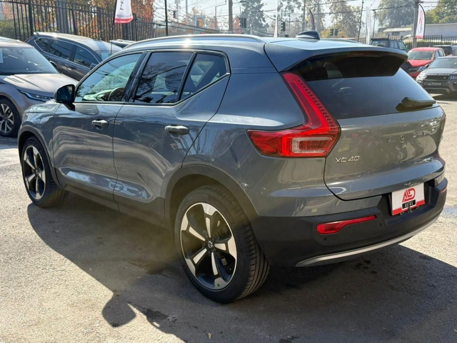 VOLVO XC40 D4 AWD MOMENTUM PLUS 2020 - Imagen 6 de 20