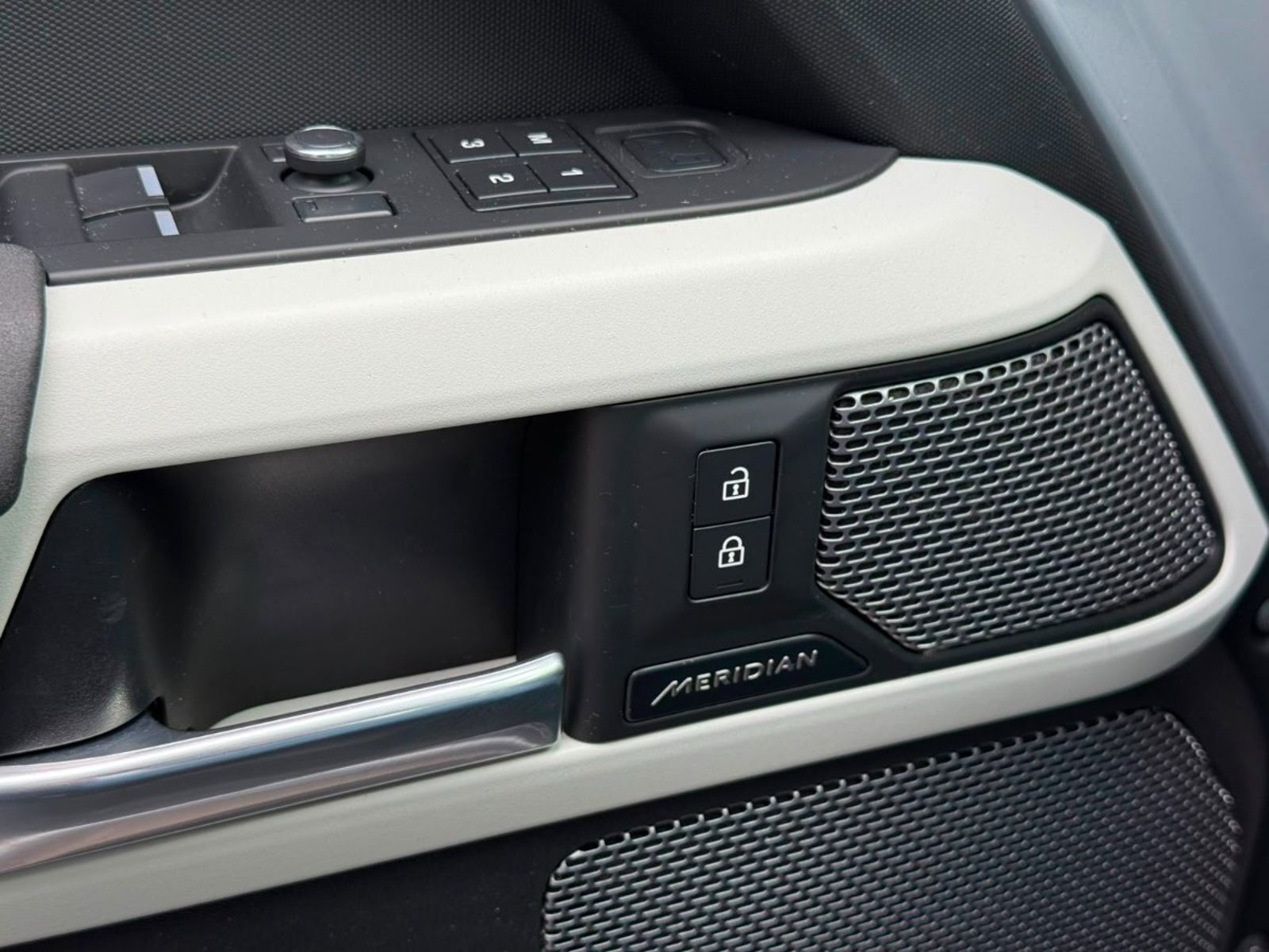Land Rover DEFENDER 110 2021 - Imagen 14 de 18