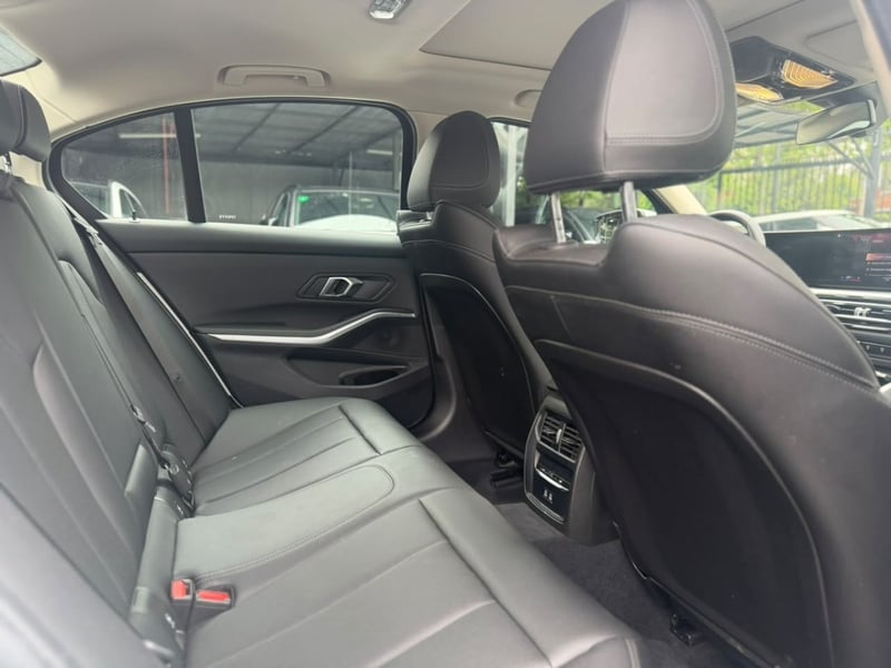 BMW 330 E HIBRIDO 2024 - Imagen 18 de 18