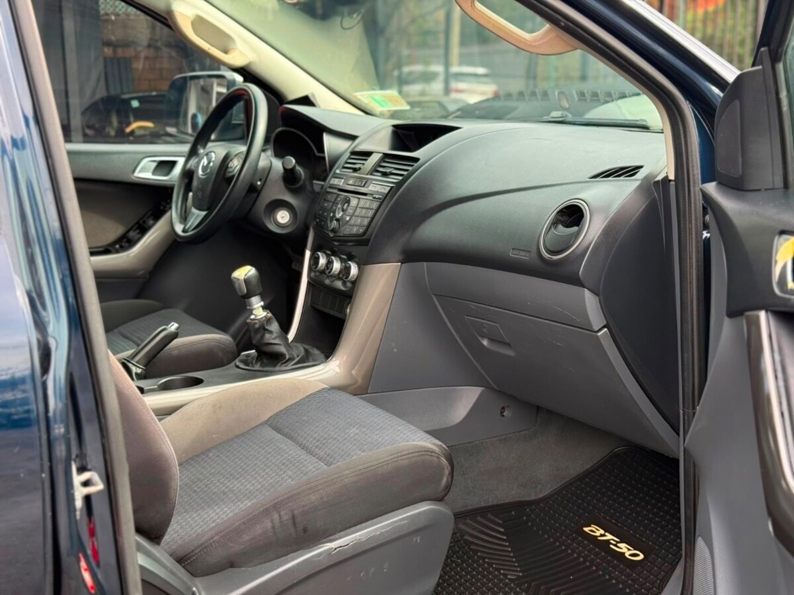 Mazda BT-50 2.2 DIESEL 4X2 MT 2019 - Imagen 9 de 17