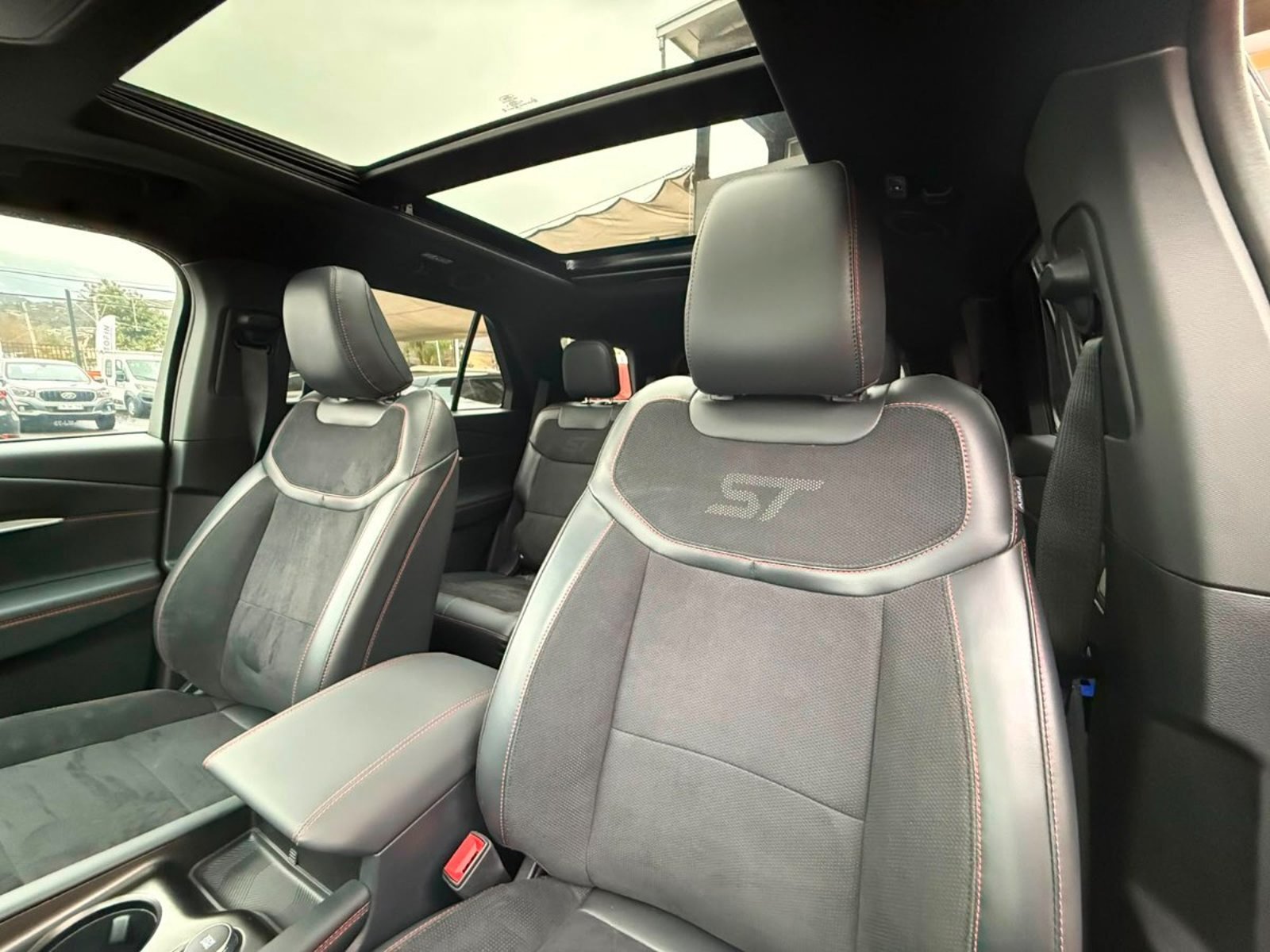 Ford EXPLORER ST 3.0 BITURBO AWD 2025 - Imagen 16 de 19