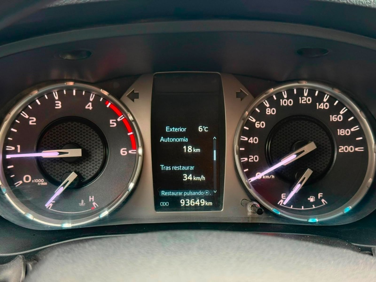 Toyota HILUX DX 4X4 MT 2.4 2023 - Imagen 11 de 17
