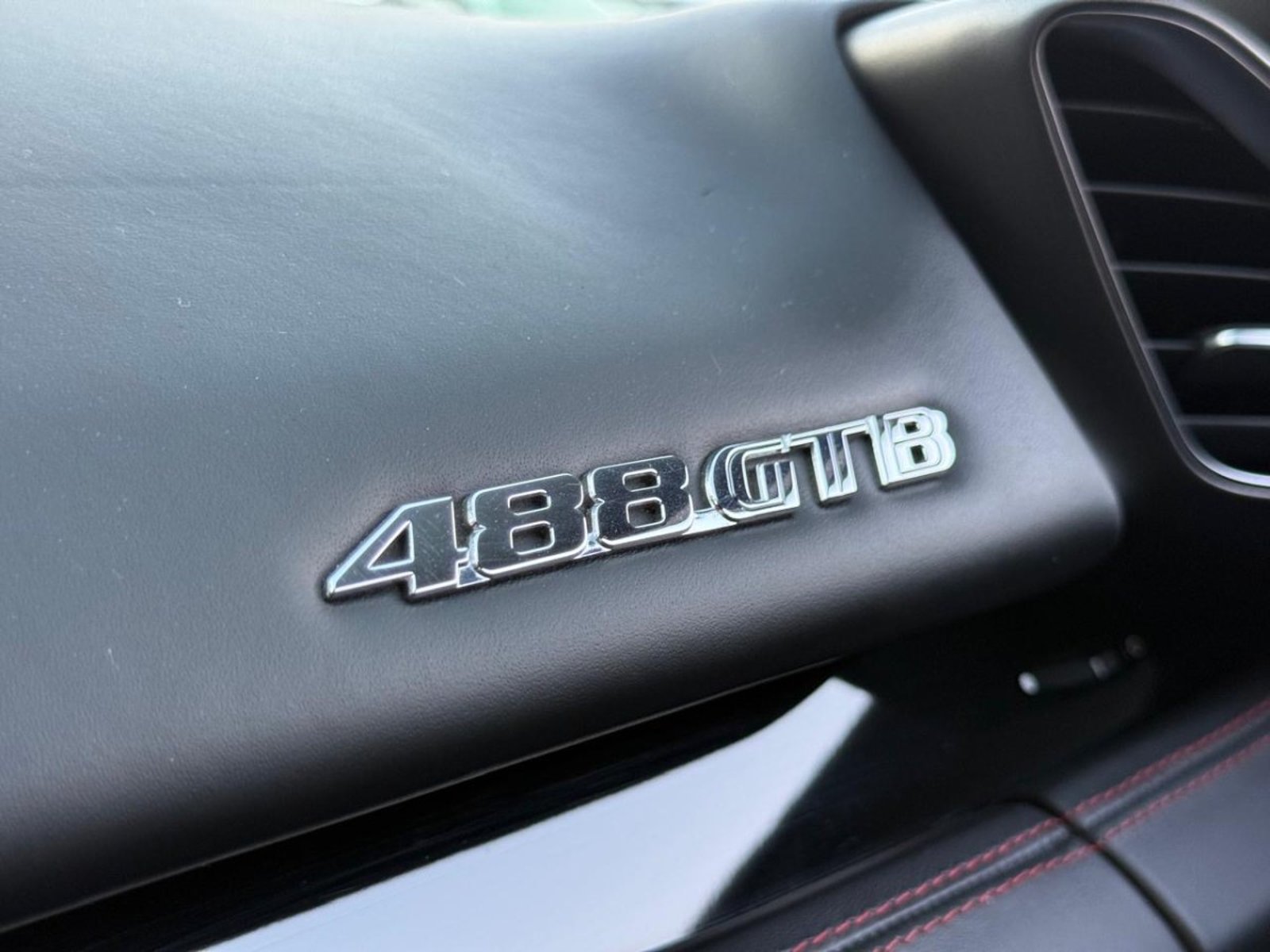 FERRARI 488 GTB 2016 - Imagen 17 de 20
