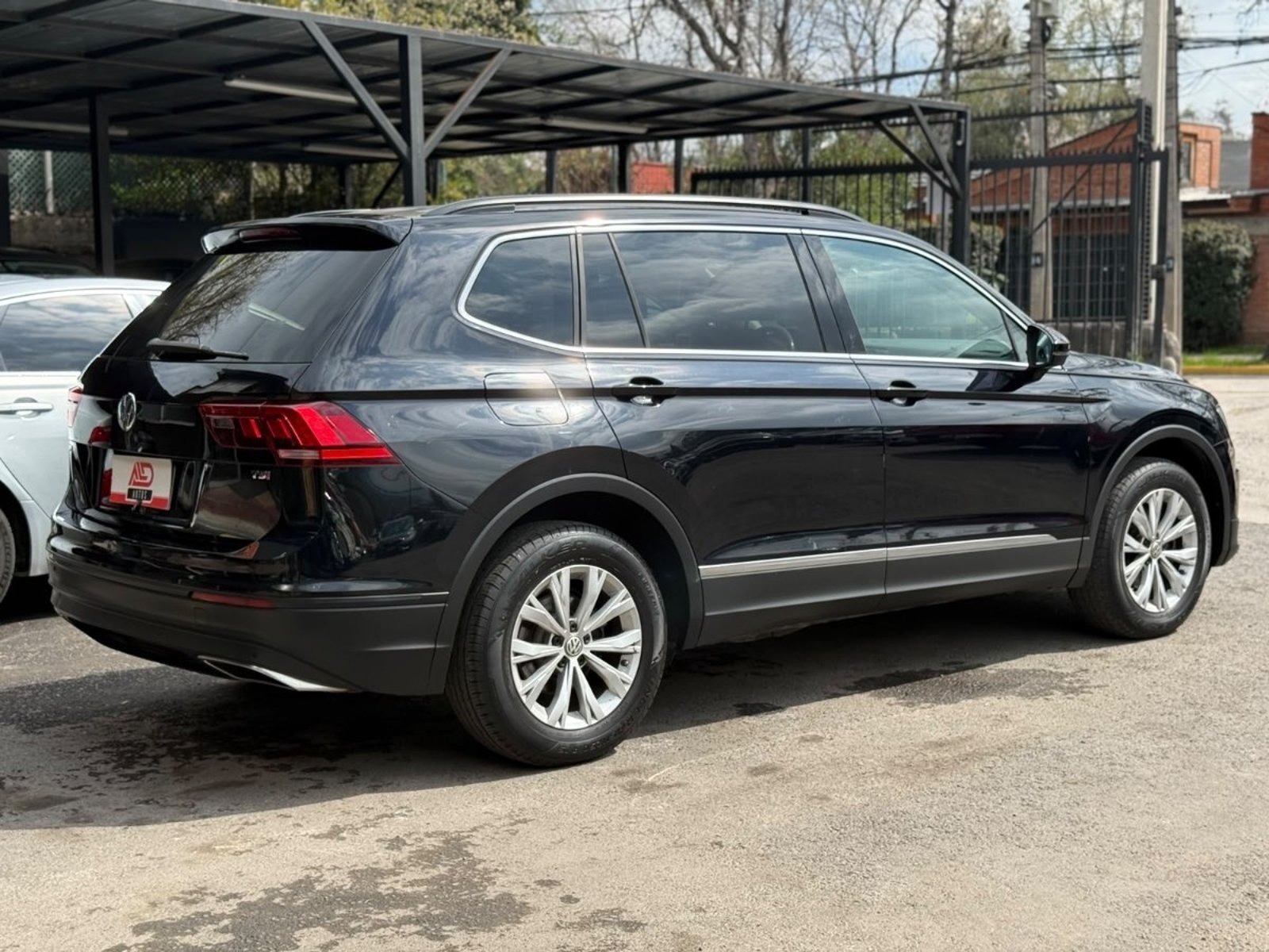 Volkswagen TIGUAN COMFORTLINE 1.4 AT 2018 - Foto 4 de 15