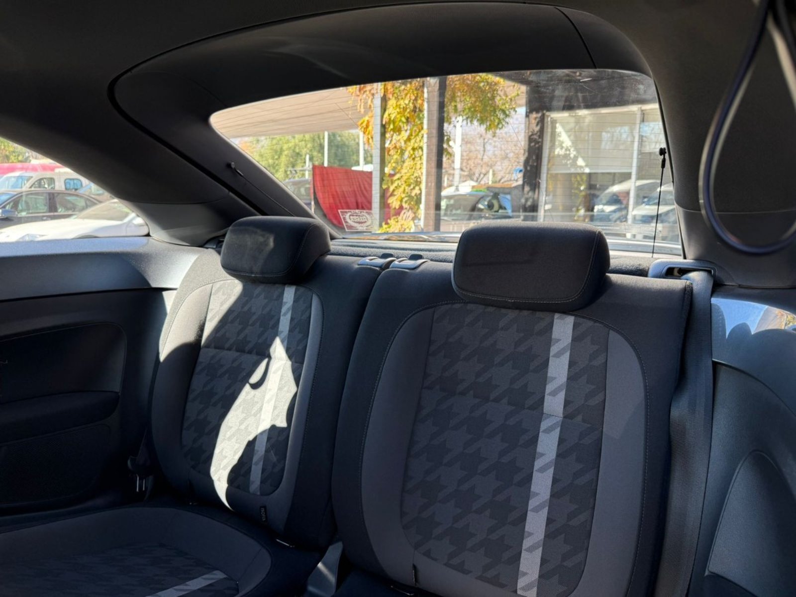 VOLKSWAGEN BEETLE COUPE 1.4T AT 2019 - Imagen 17 de 17