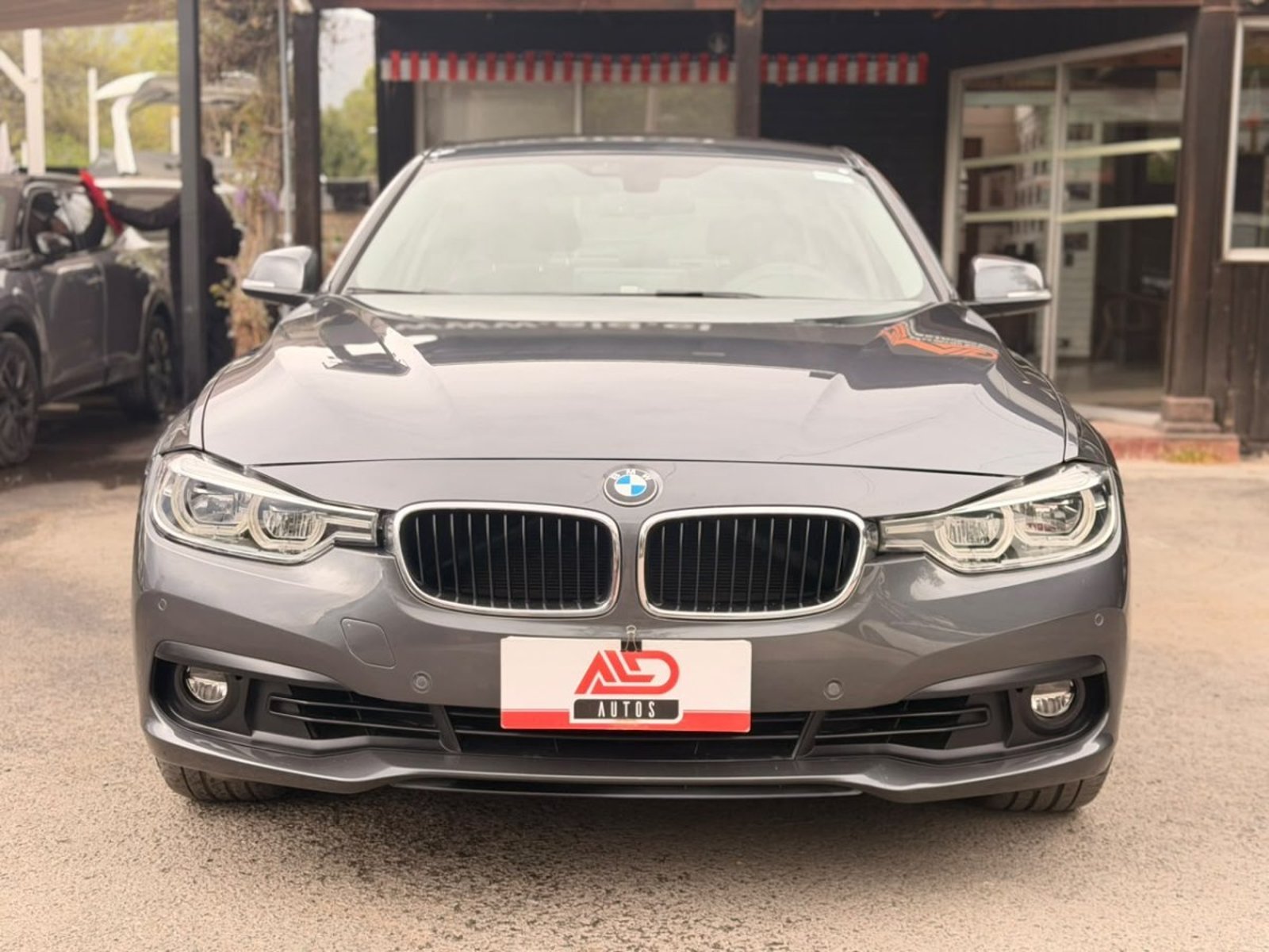 BMW 320 2.0 TURBO 2017 - Foto 2 de 17