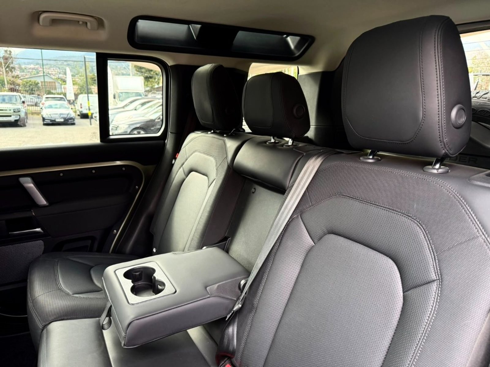 Land Rover DEFENDER 110 X DYNAMIC 3.0 2023 - Imagen 17 de 17