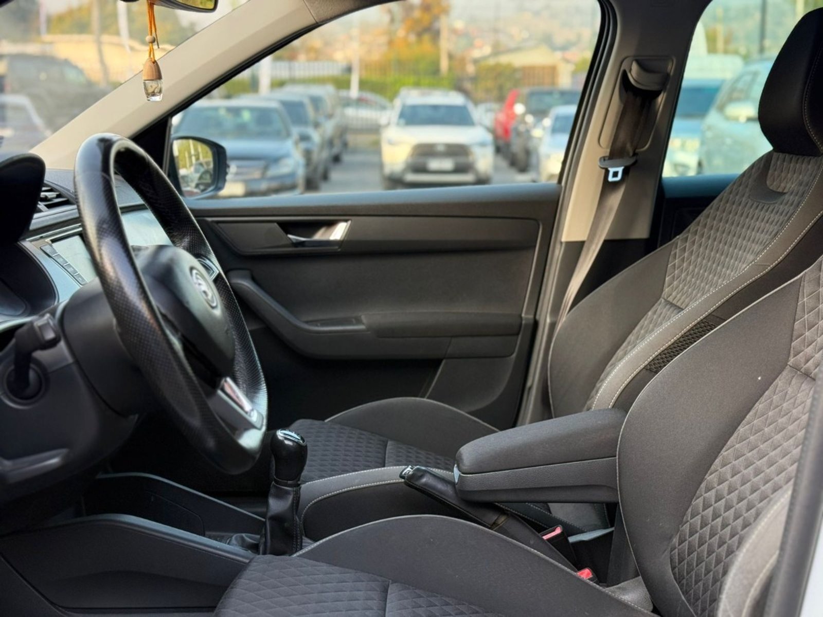 SKODA FABIA TDI 1.4 MT 2018 - Imagen 9 de 17