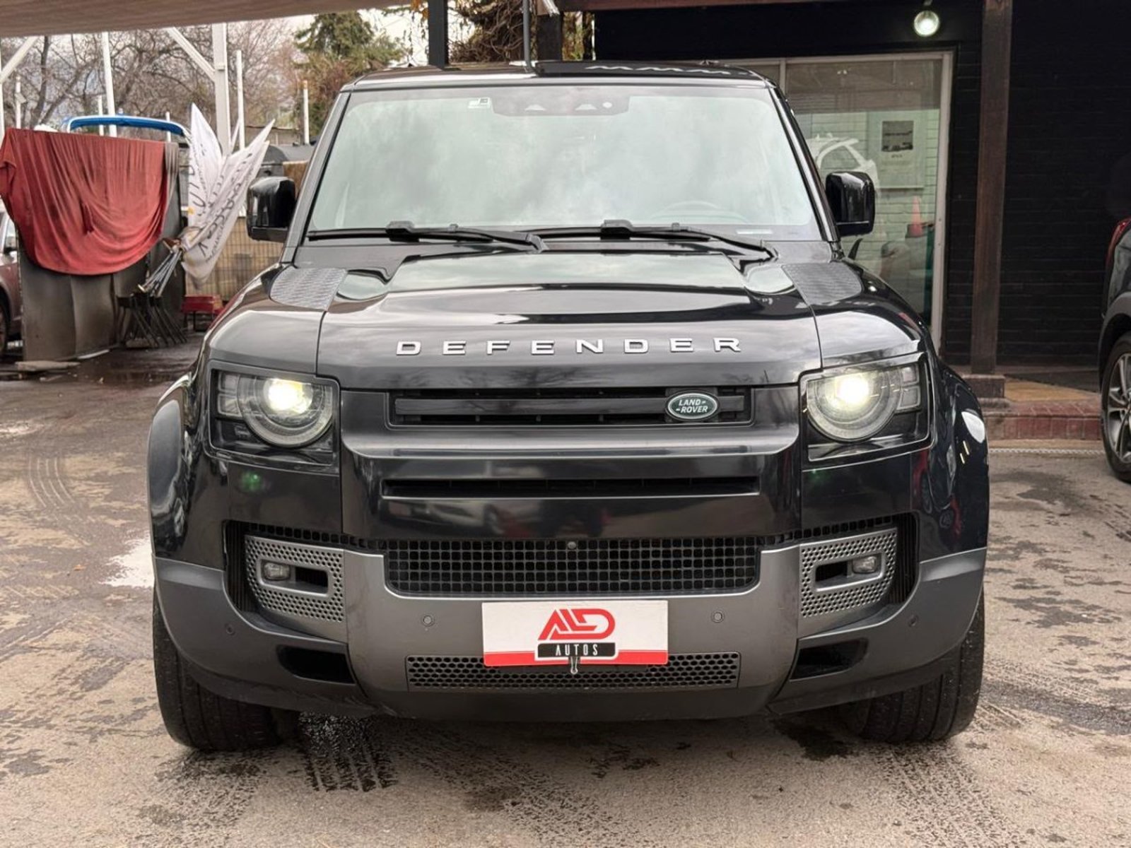 Land Rover DEFENDER 110 2021 - Foto 2 de 18