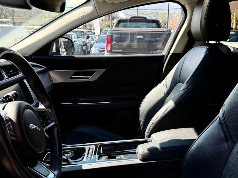 Jaguar XF PRESTIGE 2.0 TURBO 2021 - Imagen 8 de 17