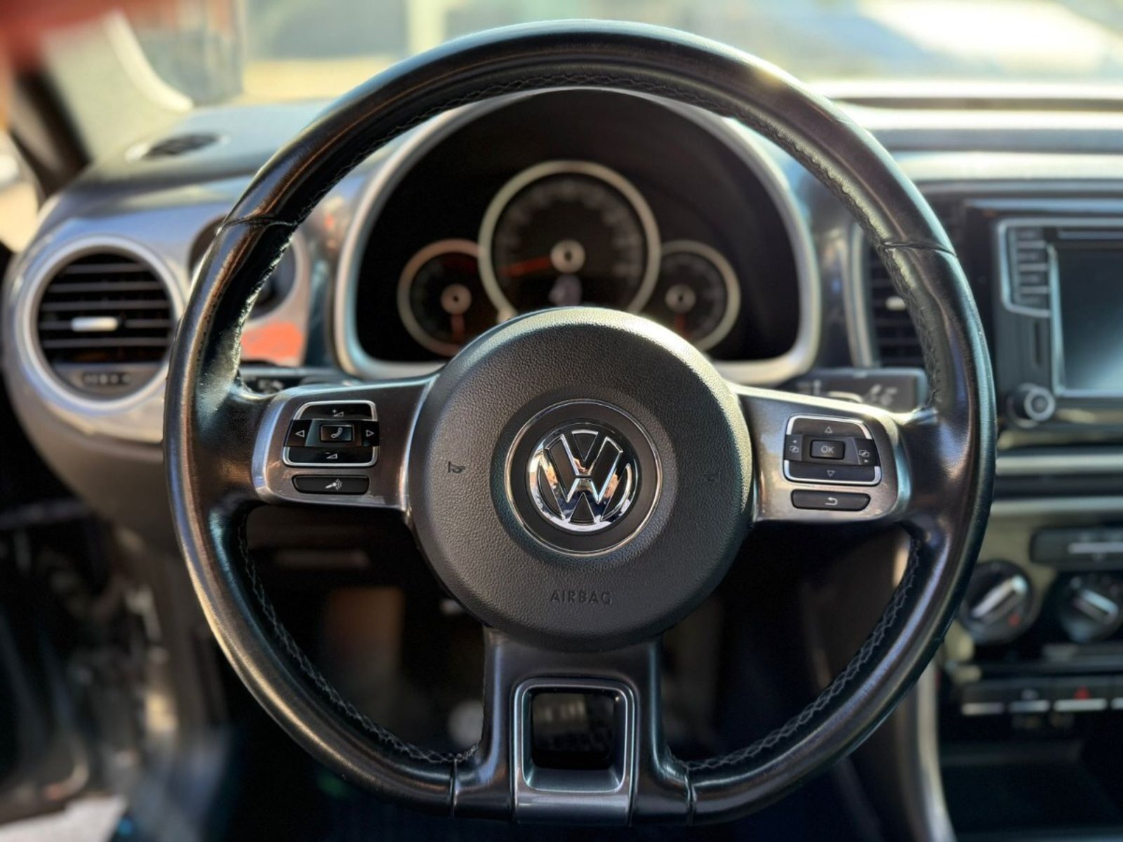 VOLKSWAGEN BEETLE COUPE 1.4T AT 2019 - Imagen 11 de 17