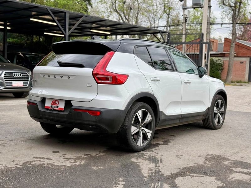 Volvo XC40 P8 PRESTIGE 2022 - Imagen 4 de 15