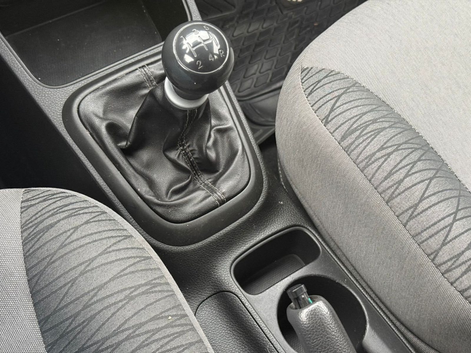 KIA SOLUTO LX 1.4 MT 2022 - Imagen 13 de 14
