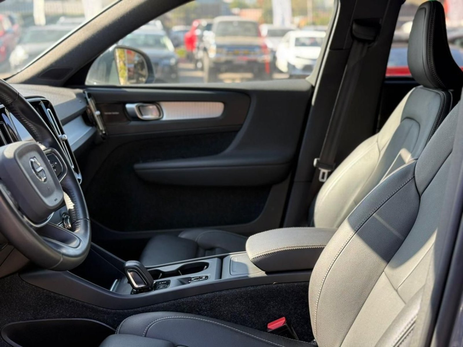 VOLVO XC40 D4 AWD MOMENTUM PLUS 2020 - Imagen 10 de 20
