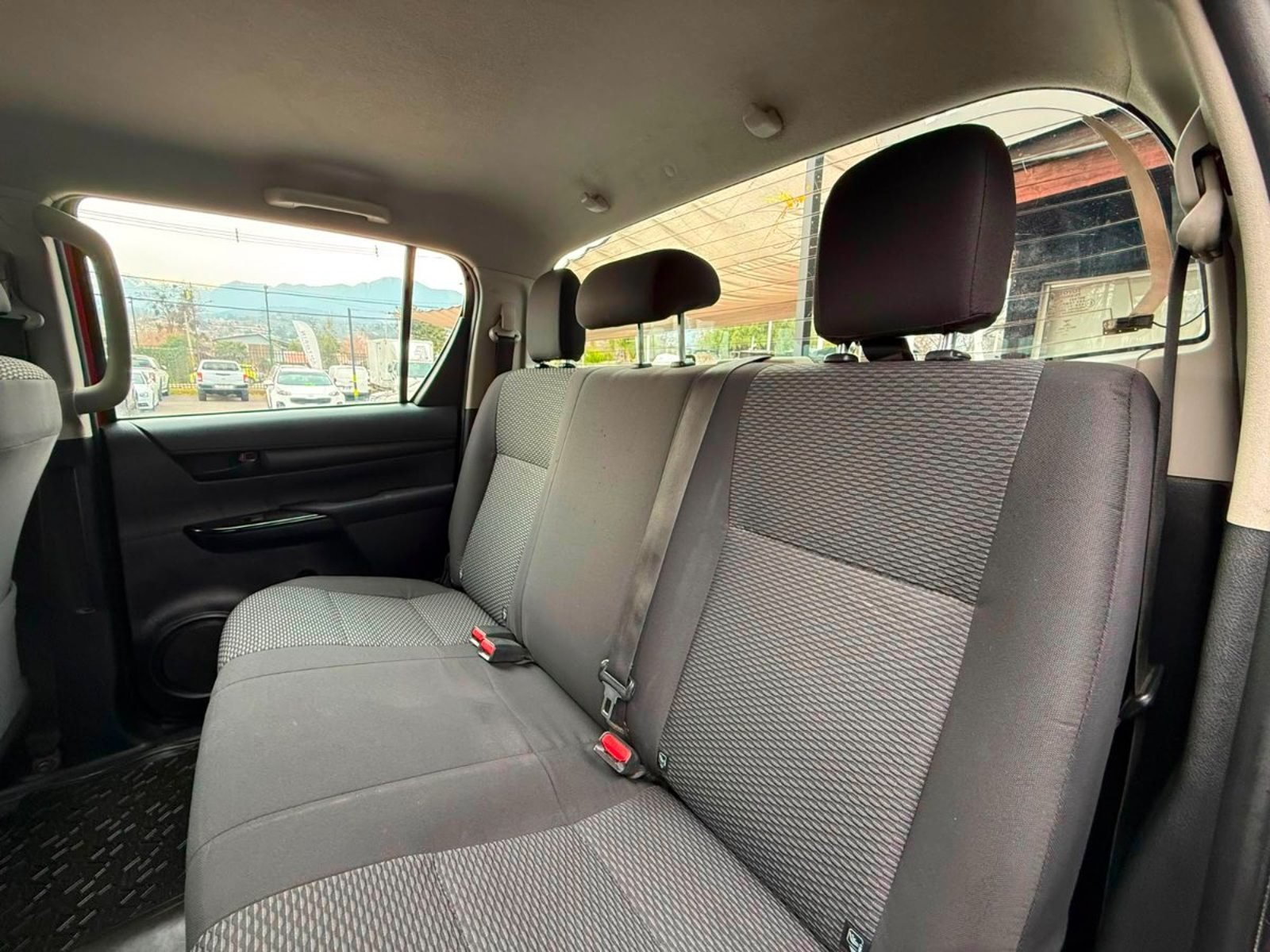 Toyota HILUX DX 4X4 MT 2.4 2023 - Imagen 17 de 17