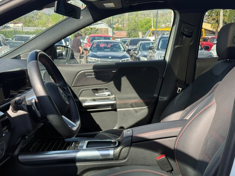 Mercedes-Benz GLA 200 2024 - Imagen 8 de 16